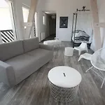 Subtil Insolite Villa